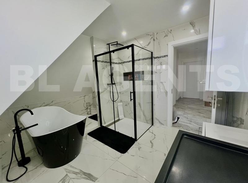 Maison - 221 m² - 7 pièces