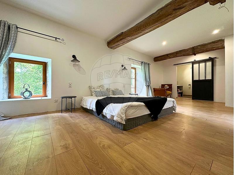 Maison - 522 m² - 13 pièces