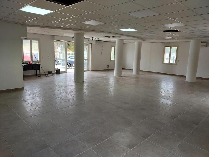 Local commercial - 130 m² - 7 pièces