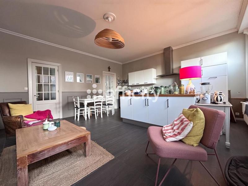 Maison - 210 m² - 8 pièces