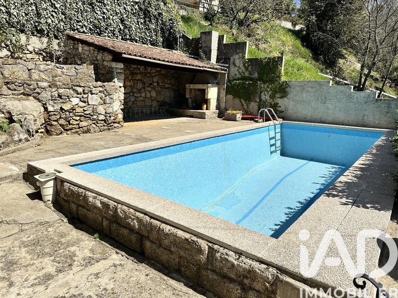 Maison - 205 m² - 8 pièces