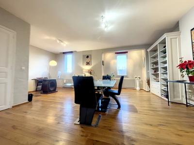 Appartement - 144 m² - 5 pièces