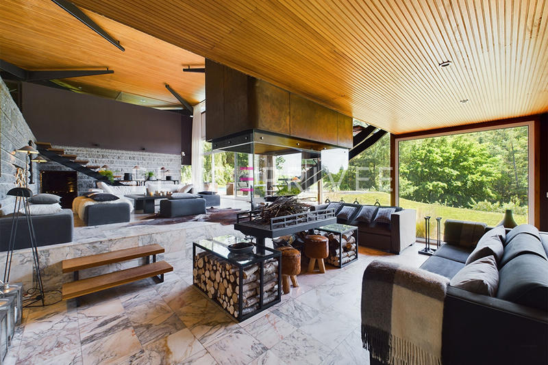 Maison - 400 m² - 12 pièces