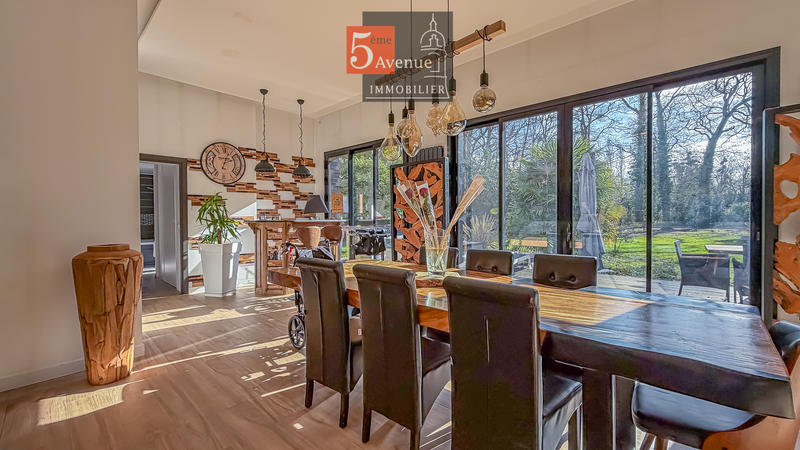 Maison - 260 m² - 7 pièces