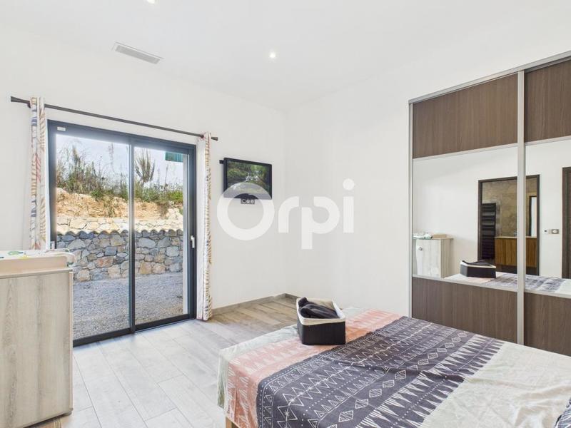 Maison - 180 m² - 5 pièces