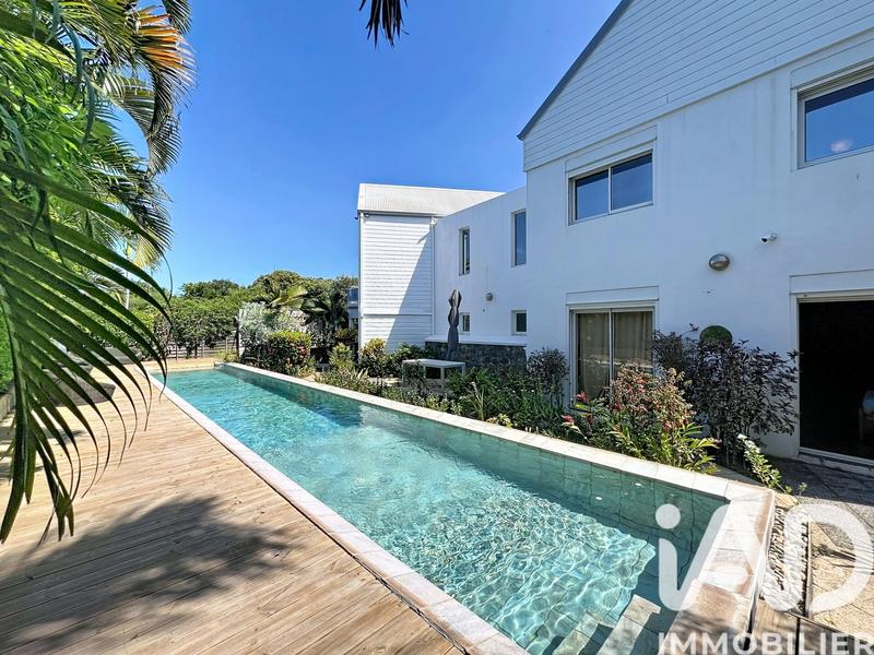 Maison - 252 m² - 6 pièces