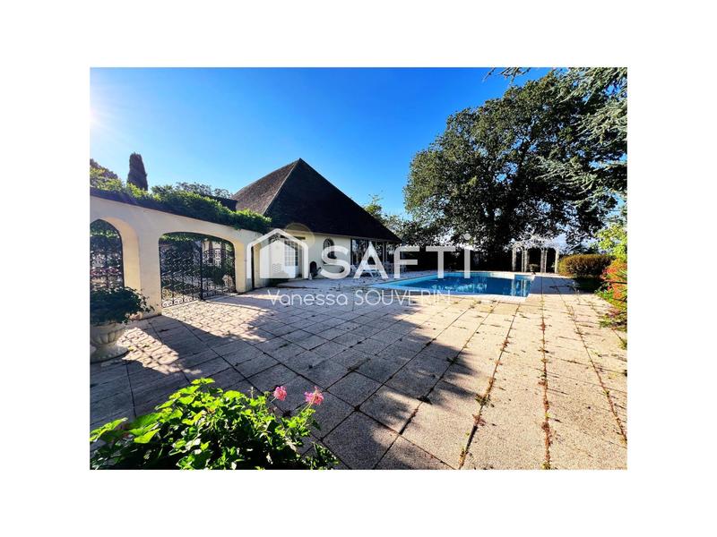 Maison - 277 m² - 8 pièces