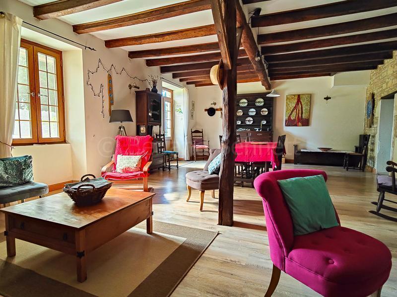 Maison en pierre - 287 m² - 9 pièces