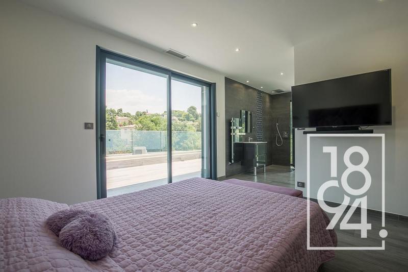 Maison - 391 m² - 8 pièces