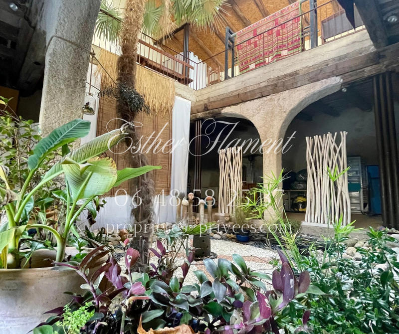 Demeure - 590 m² - 16 pièces