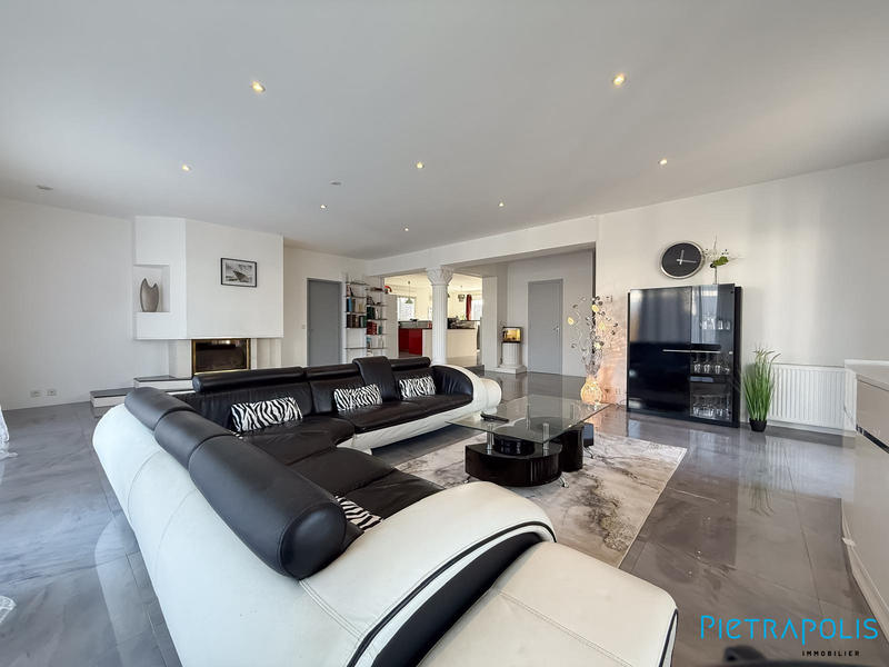 Maison - 220 m² - 7 pièces