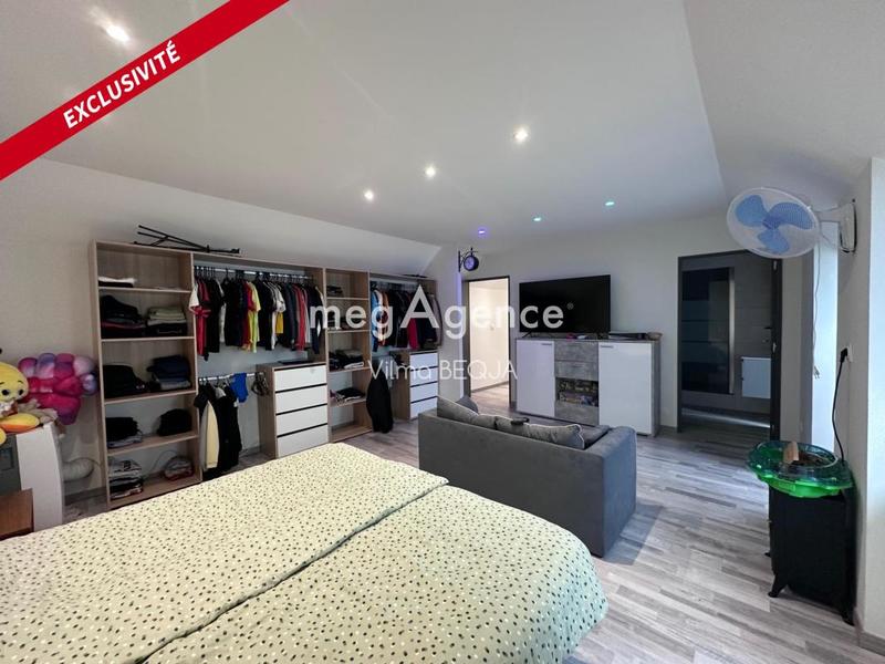 Maison - 180 m² - 5 pièces