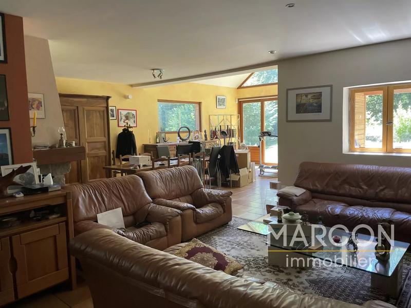 Maison - 208 m² - 7 pièces