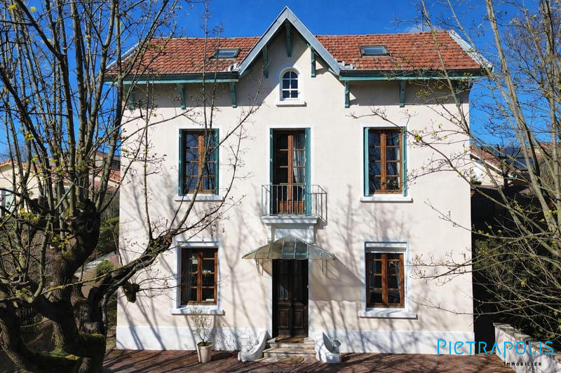 Maison - 250 m² - 9 pièces