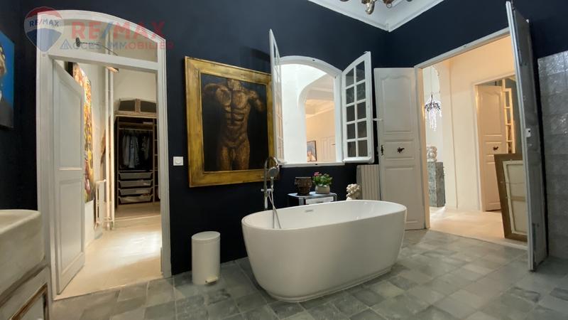 Maison - 392 m² - 12 pièces