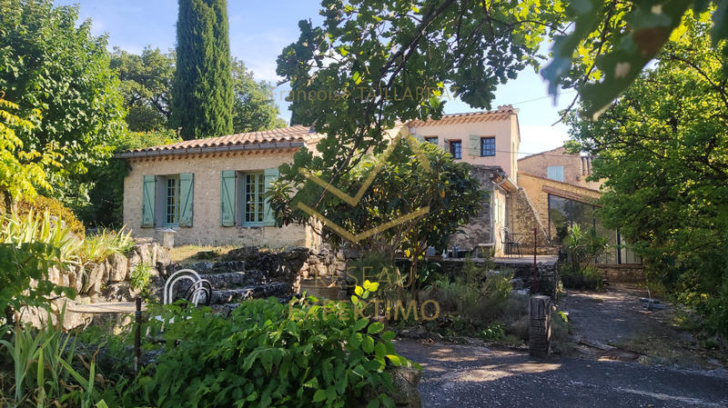 Maison - 205 m² - 7 pièces