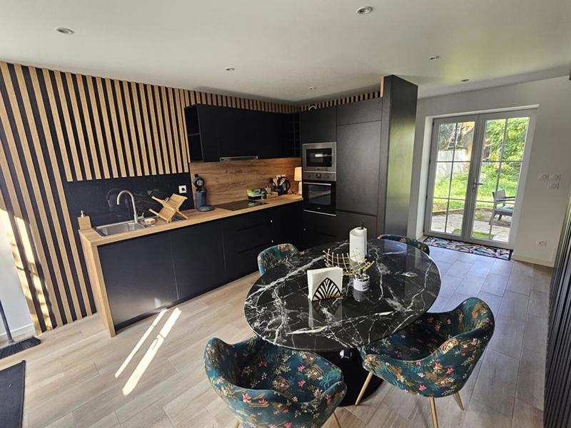 Maison - 140 m² - 6 pièces