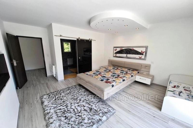 Maison - 250 m² - 5 pièces
