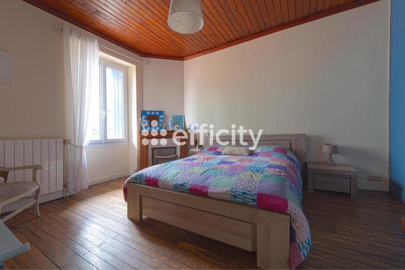 Maison - 230 m² - 7 pièces