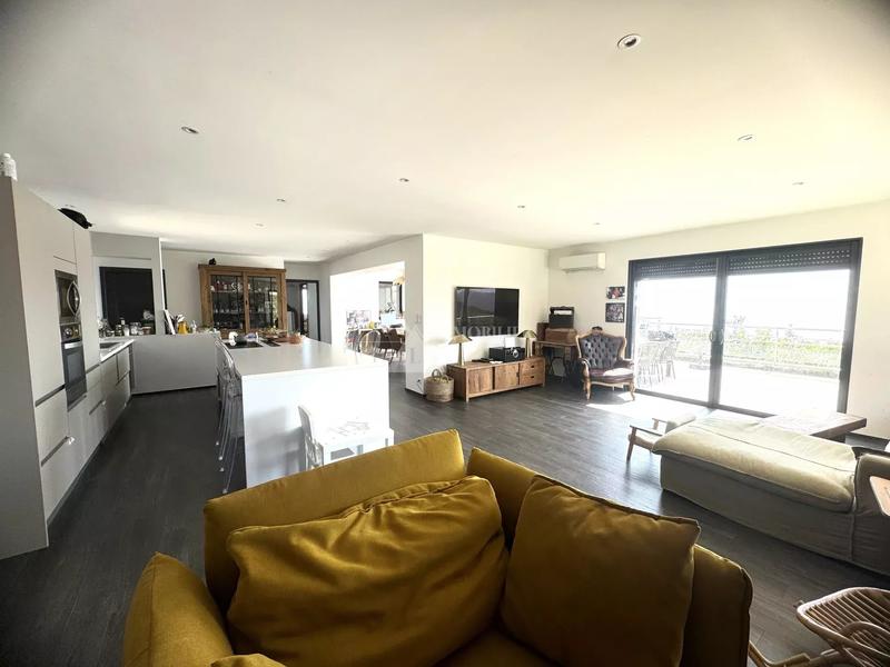 Villa - 250 m² - 6 pièces