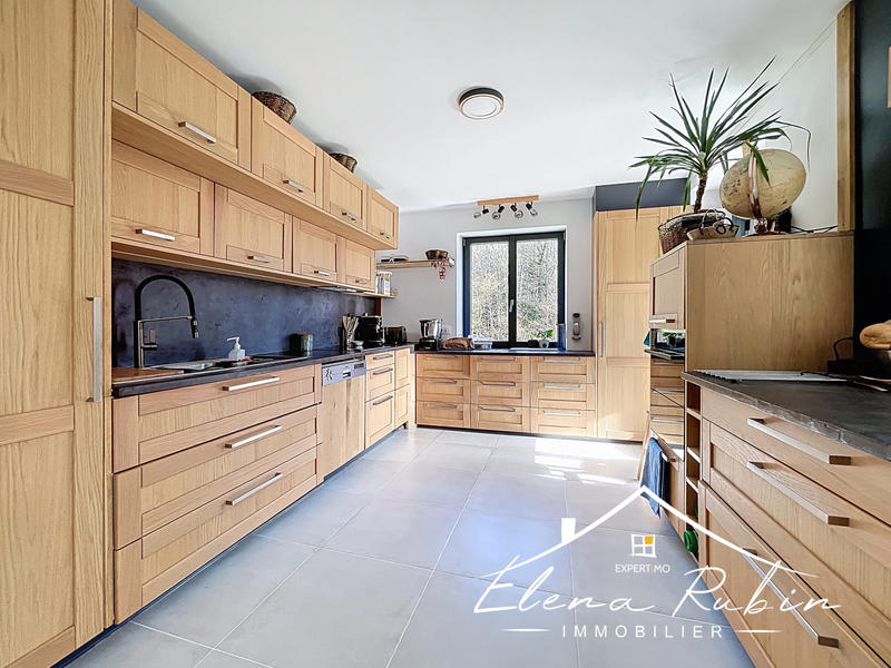 Maison - 187 m² - 8 pièces