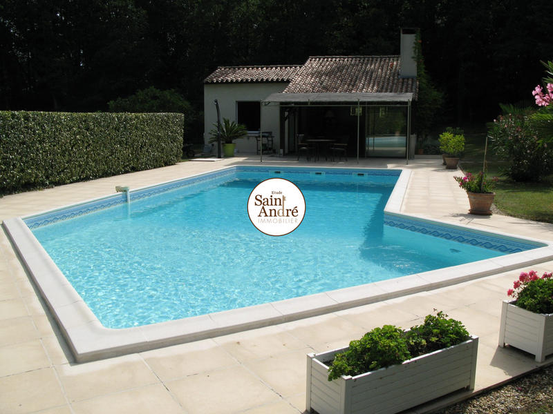 Maison - 300 m² - 10 pièces