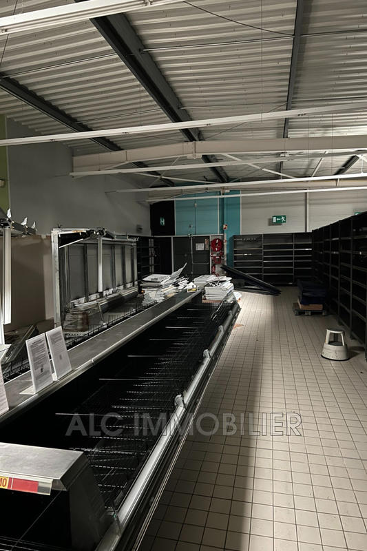 Local commercial - 1 060 m²