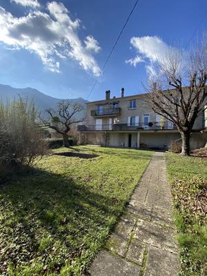 Appartement - 175 m² - 9 pièces