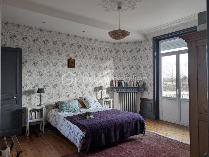 Demeure - 233 m² - 10 pièces