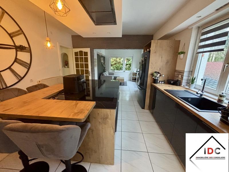 Maison - 166 m² - 6 pièces