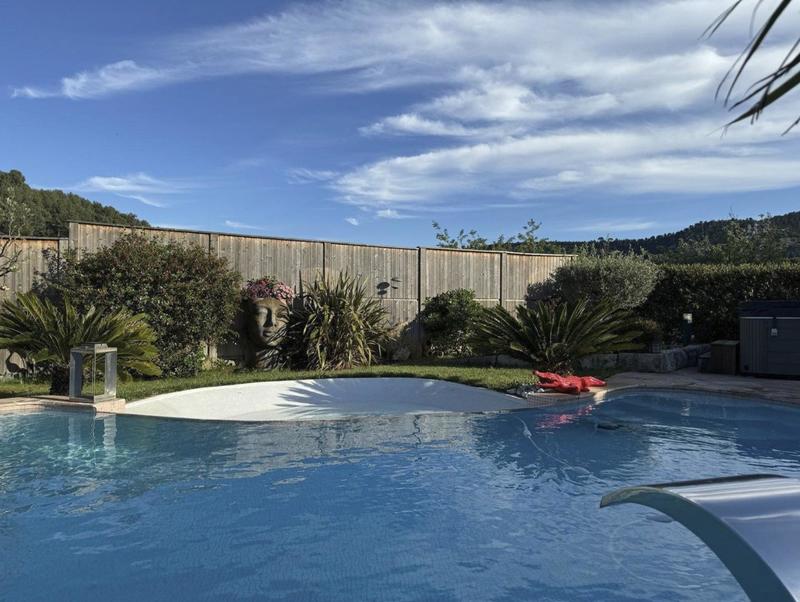 Maison - 110 m² - 6 pièces