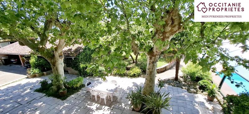 Propriété - 402 m² - 14 pièces