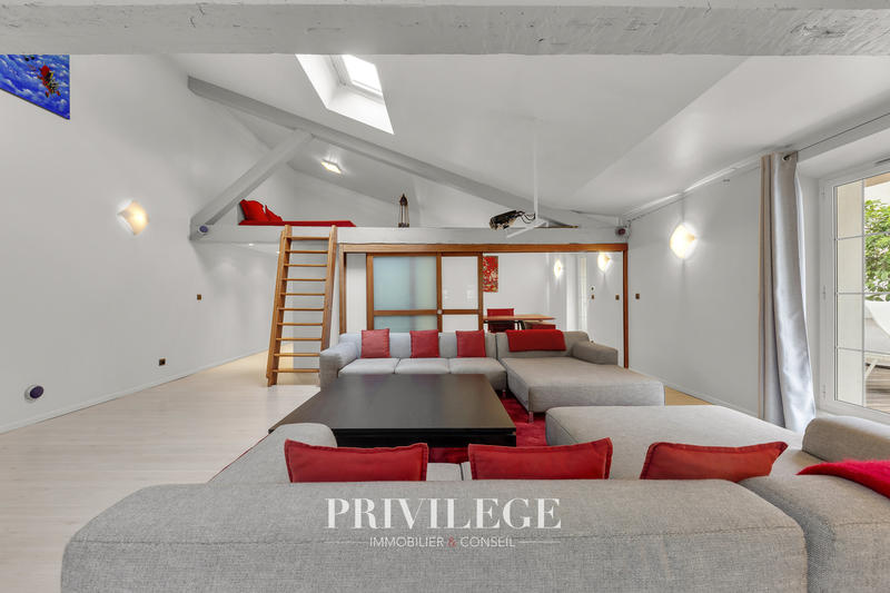 Appartement - 160 m² - 4 pièces