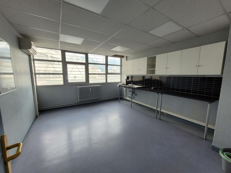 Local d'activités - 390 m² - 12 pièces