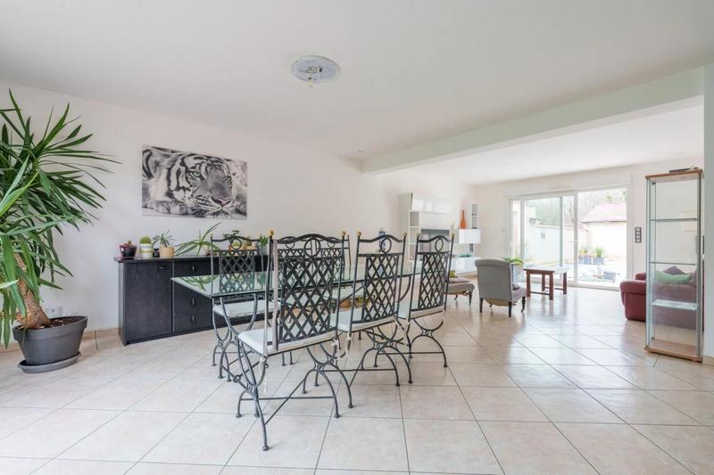 Maison - 238 m² - 8 pièces