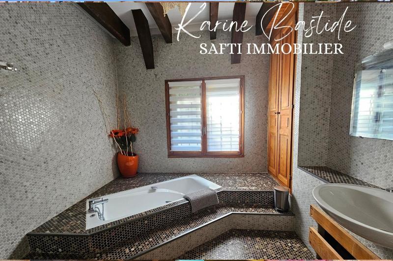 Maison - 240 m² - 11 pièces