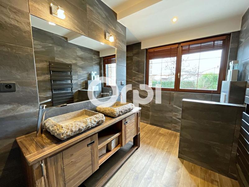 Maison - 220 m² - 7 pièces