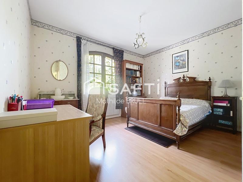 Maison - 200 m² - 7 pièces