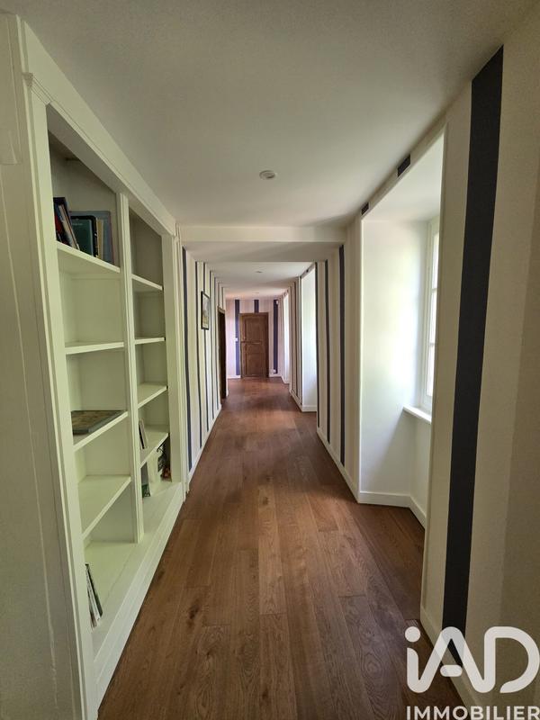 Maison - 235 m² - 7 pièces