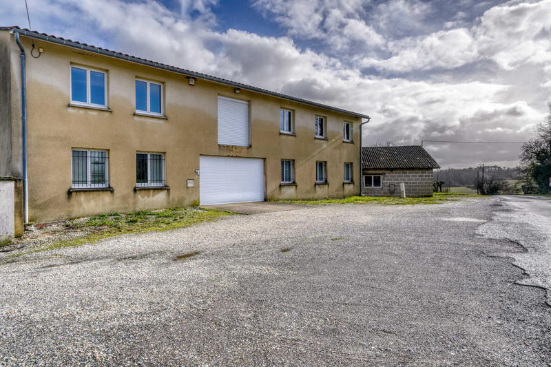 Parking / Garage - 600 m²