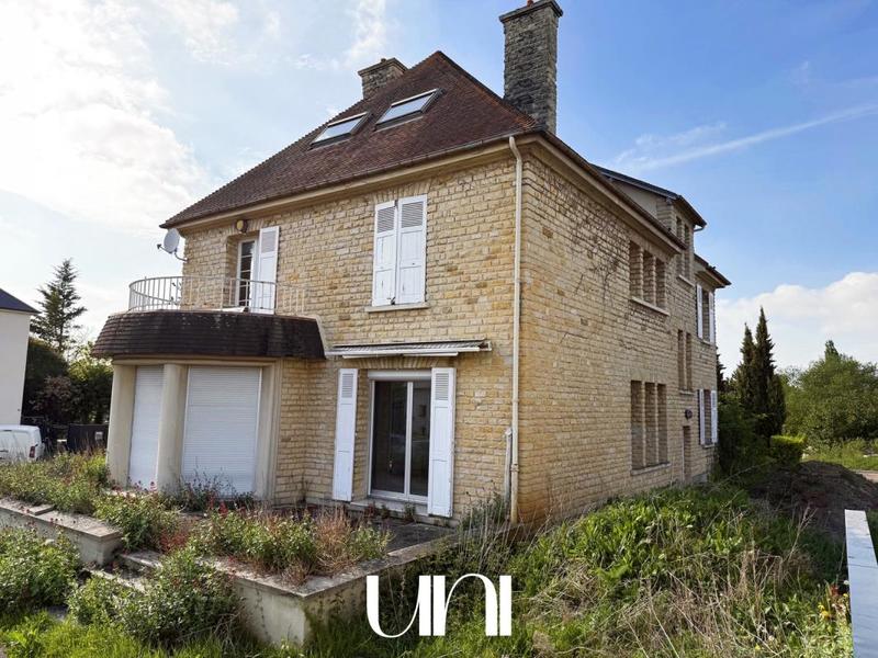 Maison - 325 m² - 10 pièces