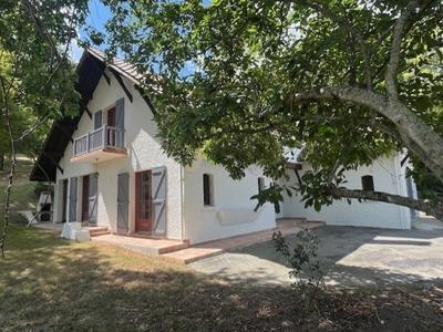 Maison - 185 m² - 6 pièces