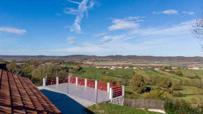 Maison - 360 m² - 9 pièces