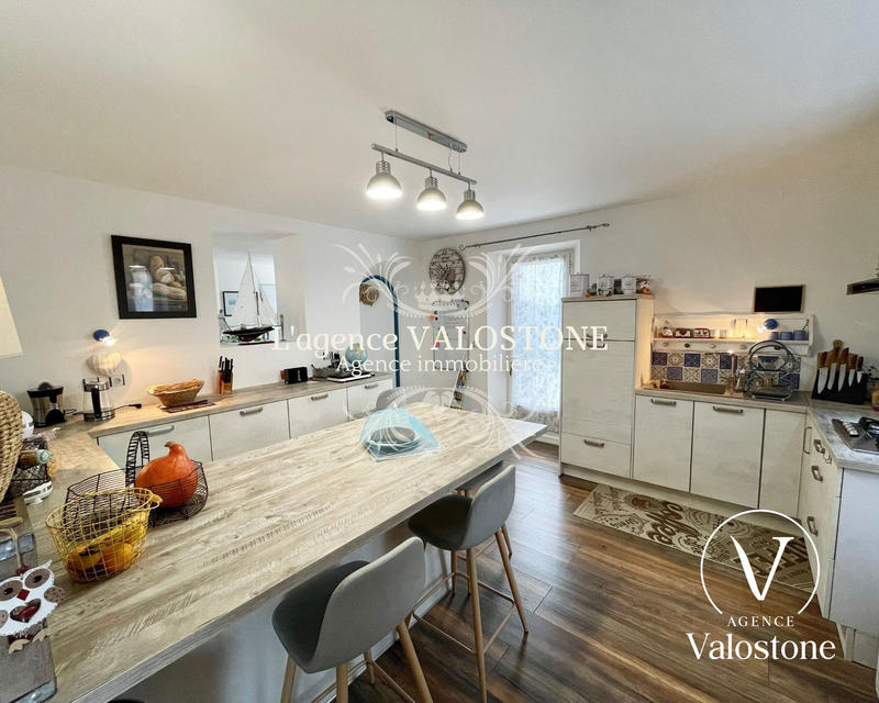 Maison traditionnelle - 255 m² - 4 pièces