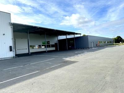 Entrepôt - 3 985 m² - 10 pièces