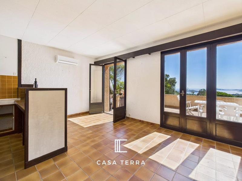 Maison - 240 m² - 12 pièces