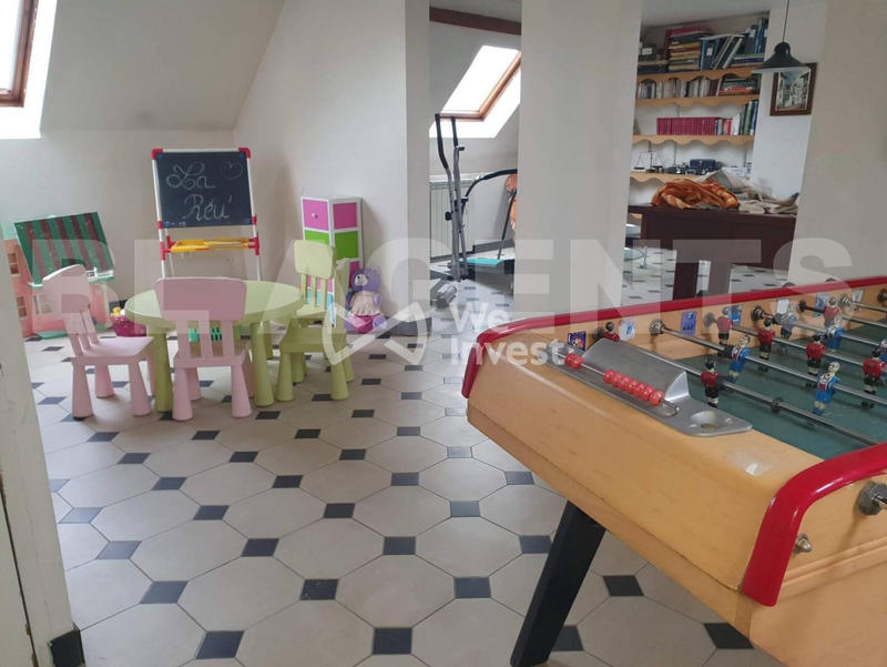 Maison - 240 m² - 11 pièces