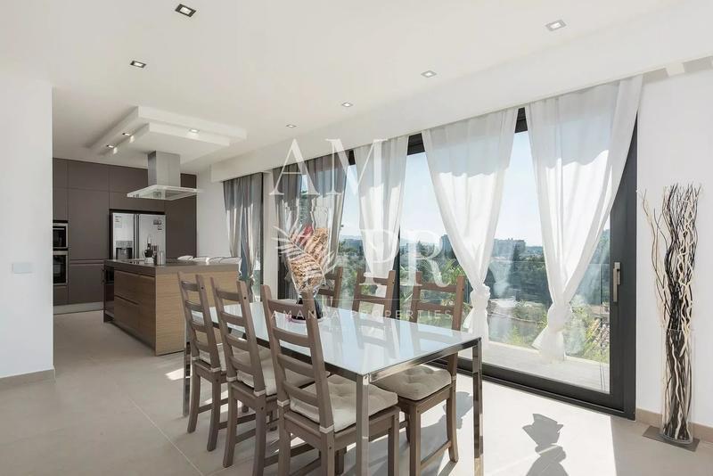 Villa - 290 m² - 6 pièces