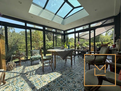 Maison traditionnelle - 270 m² - 8 pièces