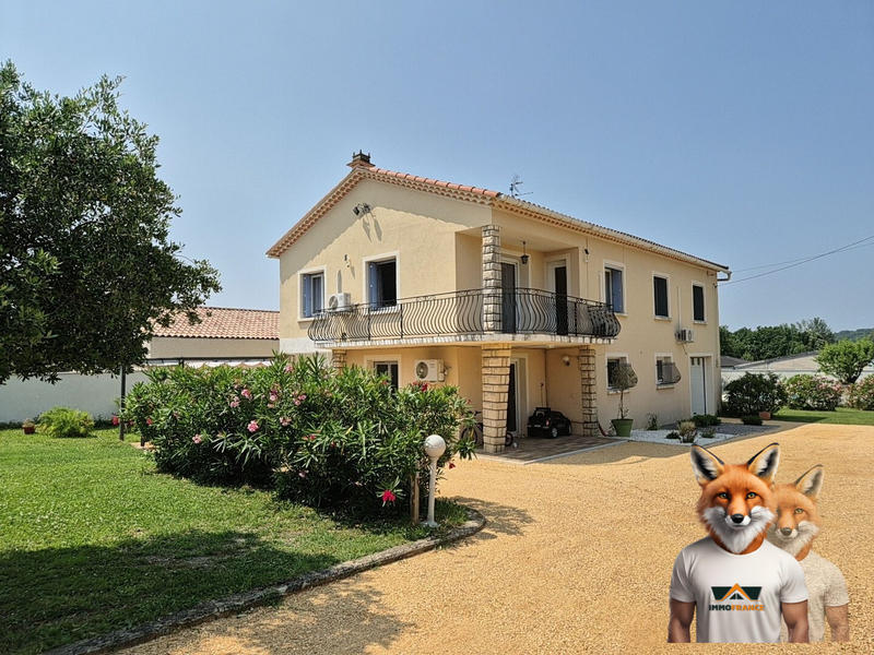 Maison traditionnelle - 179 m² - 9 pièces